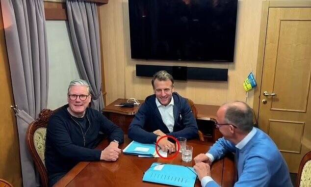 کوکائین یا دستمال؛ ماکرون در قطار کییف، چه چیزی را مخفی کرد؟+ تصاویر