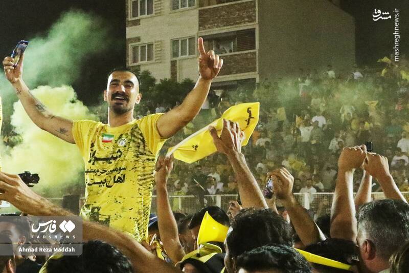 عکس/ لحظات به یادماندنی از شادی شیرازی‌ها پس از صعود فجر سپاسی به لیگ برتر