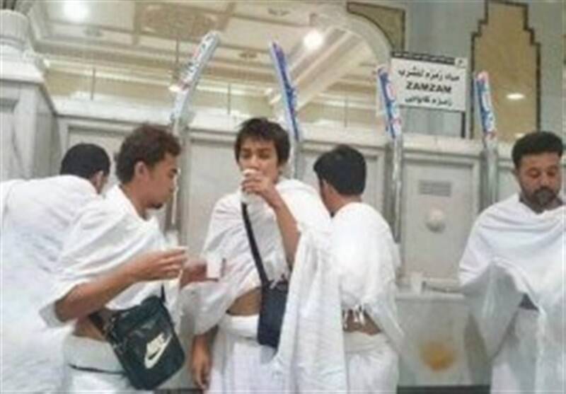 گرمازدگي،زائران،مراسم،ازدحام،خنك،دماي،هوا،آب،طواف،مناسك،نوشيدن