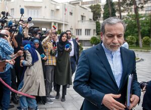 اعضای هیأت دولت در جمع خبرنگاران