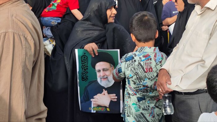 حضور پرشکوه مردم در میدان امام حسین(ع) تهران به یاد شهدای خدمت