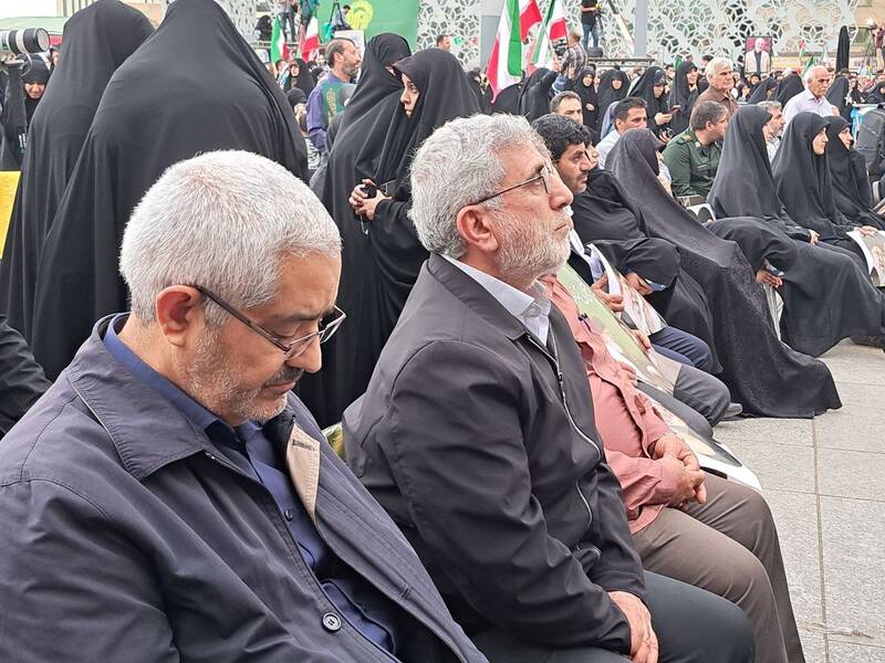 ادای احترام ملت به شهدای خدمت در میدان امام حسین (ع)/ سرلشکر سلامی: شهید رئیسی برای اعتلا و سربلندی ایران اسلامی کوشید +عکس و فیلم