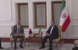 دیدار دبیر شورای عالی امنیت ملی ارمنستان با عراقچی