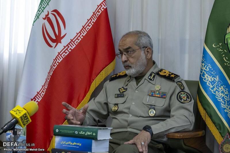 امیر سرتیپ شیخ: جنگ روسیه و اوکراین یک کارگاه آموزشی بزرگ است/فناوریهای رباتیک همچون پهپادها و «شهپادها» را به روز کردهایم/حجم دانشجوی خارجی دافوس دو برابر شده است