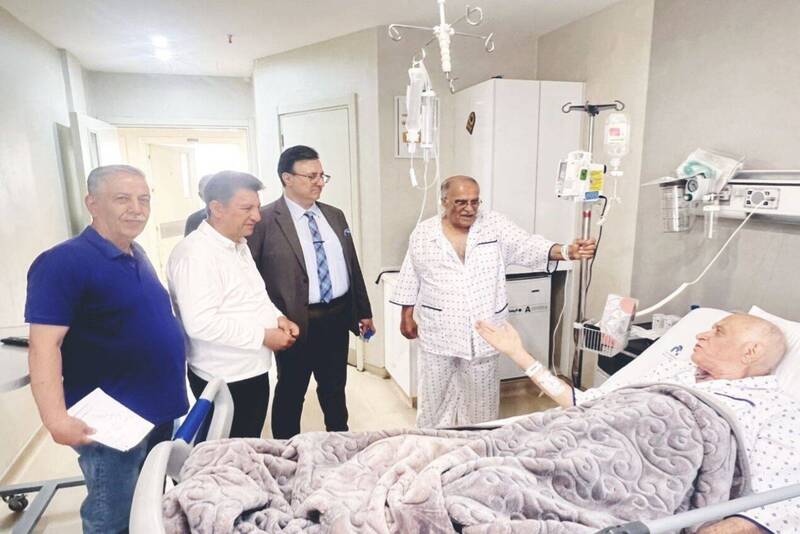 عیادت قلعهنویی از ۲ چهره ماندگار ورزش +عکس