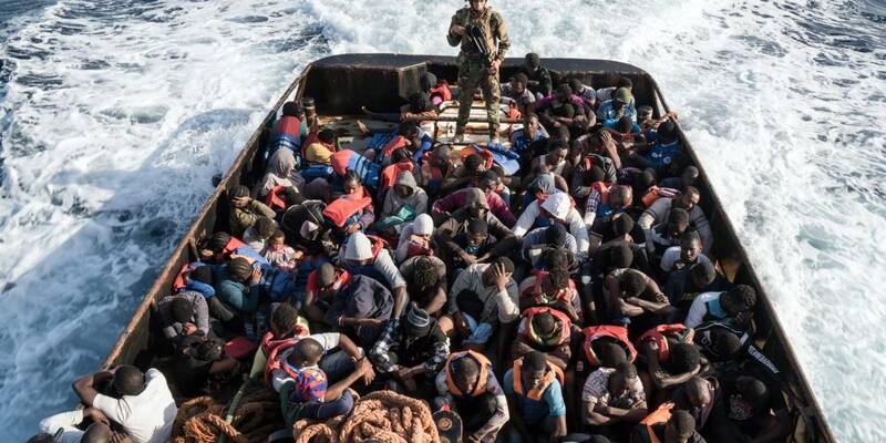 اروپا در حال تجربهی هشدارهای پیشگویانهی قذافی/ چرا اروپاییها قصد رسوب مهاجران در کشورهای خاورمیانه را دارند؟ +عکس