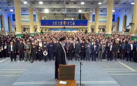 لحظه ورود رهبر انقلاب به مراسم یادبود شهدای خدمت