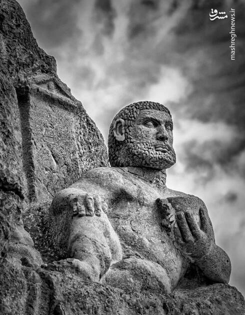 تصویری از نقش برجسته هرکول – بیستون در کرمانشاه