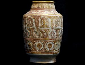 گلدان لعابدار متعلق به قرون میانی اسلامی+ عکس