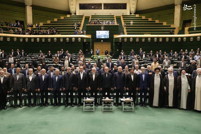 قالیباف: به تجربه دولت شهید رئیسی برای ساختن ایران نیازمندیم/ پزشکیان: مسیر شهدای خدمت را با قدرت ادامه میدهیم+ عکس و فیلم