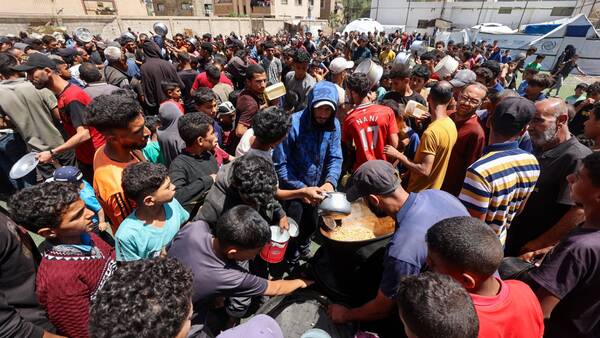 جنایات صهیونیستها ادامه دارد؛ ۷۹ شهید و ۱۶۳ مجروح در ۲۴ ساعت گذشته/ یمن به قدس اشغالی حمله موشکی کرد: بنگورین همچنان در تیررس/ اعتراض نظامیان اسرائیلی: جنگ غزه بیهدف است، آن را متوقف کنید!