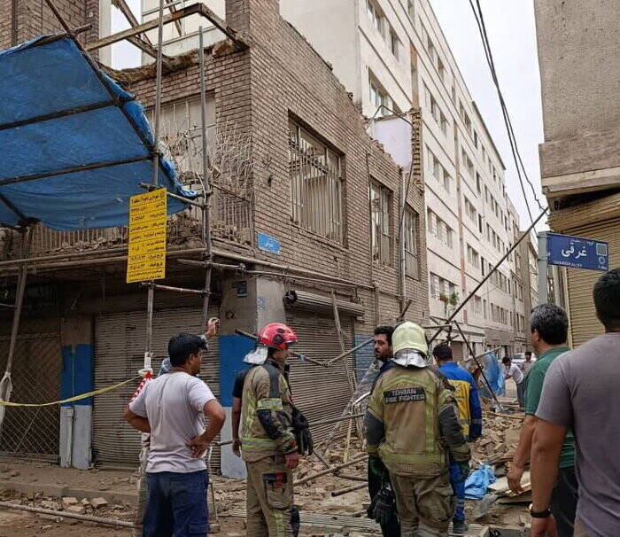 حادثه تخریب ساختمان در تهران، سه کارگر افغان مصدوم شدند