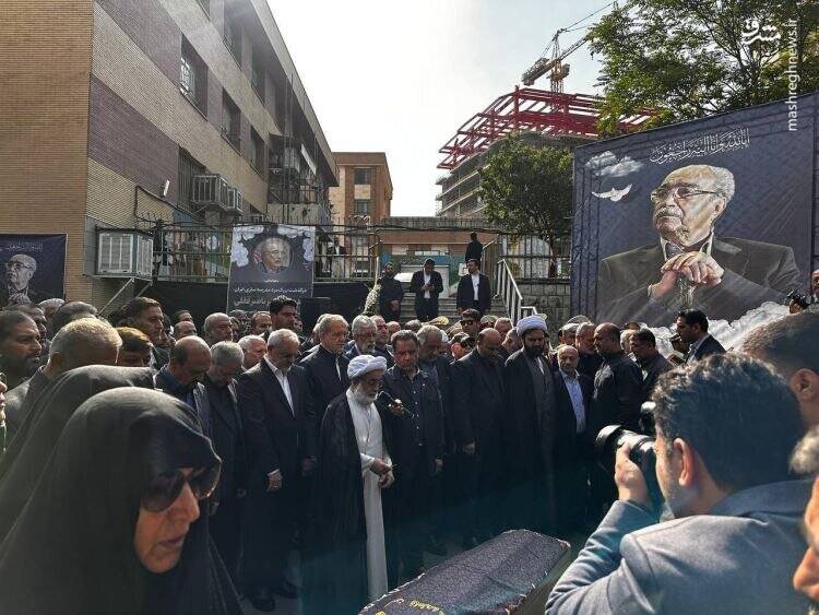 حضور پزشکیان در مراسم تشییع خیر مدرسه ساز+ عکس