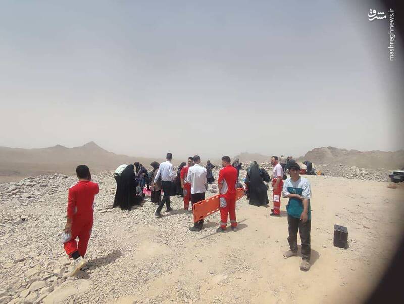 عکس/ ۲۷ مصدوم بر اثر واژگونی اتوبوس در یزد