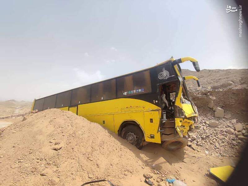 عکس/ ۲۷ مصدوم بر اثر واژگونی اتوبوس در یزد