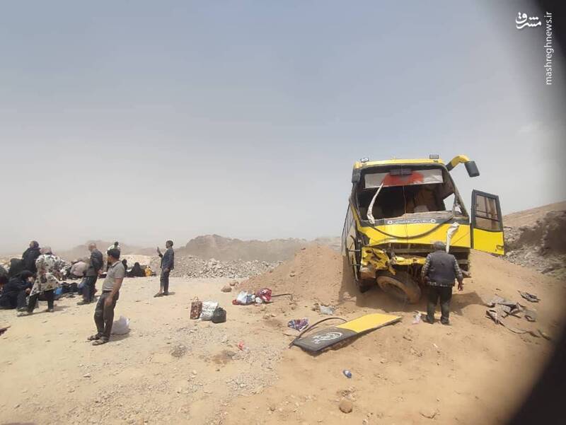 عکس/ ۲۷ مصدوم بر اثر واژگونی اتوبوس در یزد