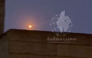 لحظه عبور موشک مافوق صوت یمنی از فراز قدس اشغالی