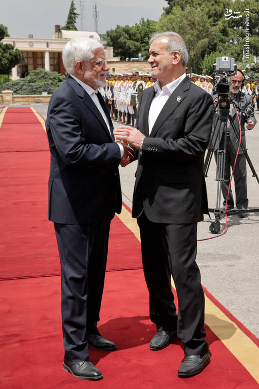 عکس/ مراسم بدرقه رئیس جمهور برای غزیمت به عمان