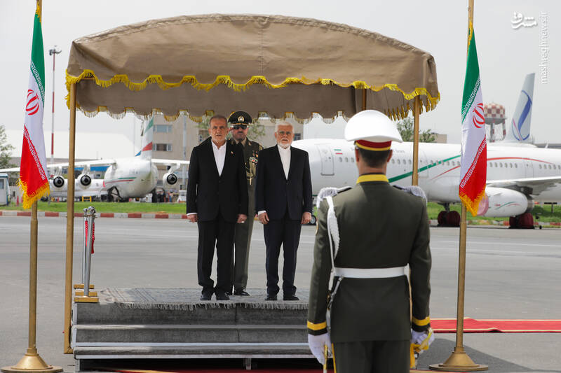 عکس/ مراسم بدرقه رئیس جمهور برای غزیمت به عمان