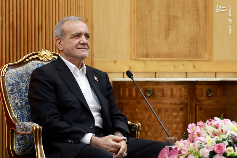 عکس/ مراسم بدرقه رئیس جمهور برای غزیمت به عمان