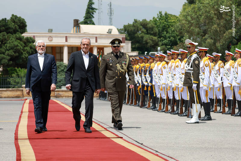 عکس/ مراسم بدرقه رئیس جمهور برای غزیمت به عمان