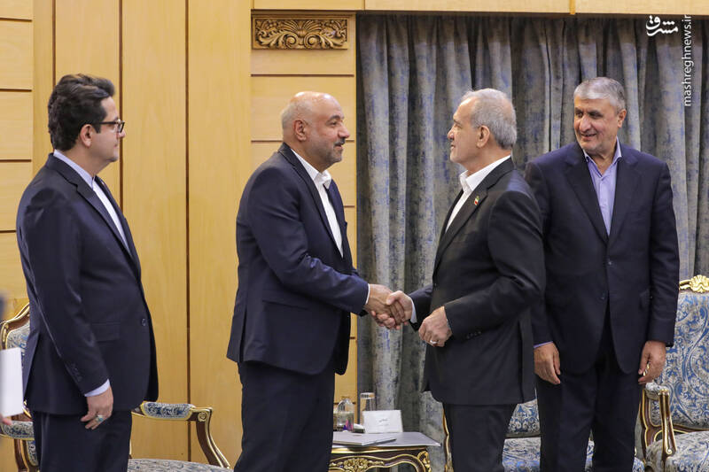 عکس/ مراسم بدرقه رئیس جمهور برای غزیمت به عمان