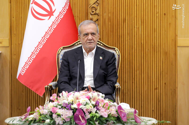 عکس/ مراسم بدرقه رئیس جمهور برای غزیمت به عمان