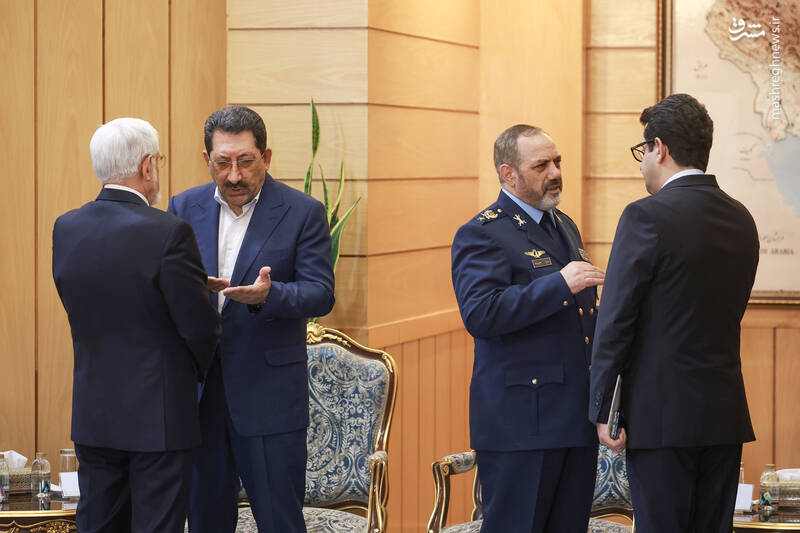 عکس/ مراسم بدرقه رئیس جمهور برای غزیمت به عمان