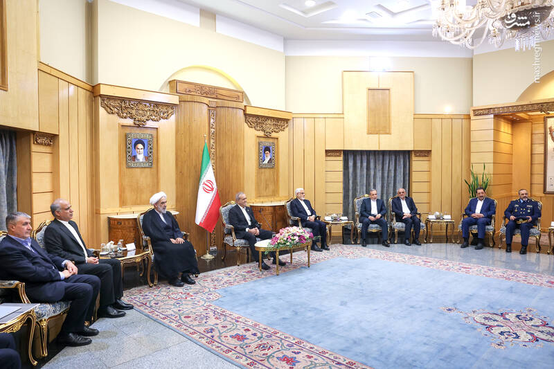 عکس/ مراسم بدرقه رئیس جمهور برای غزیمت به عمان