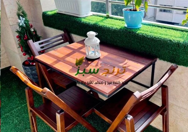 تزیین و دیزاین بالکن با استفاده از فلاورباکس و میز و صندلی تاشو