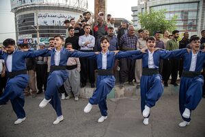 عکس/ کارناوال خیابانی جشنواره هه‌لپه‌رکی بانه