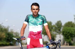 فیلم/ رکابزن تیم ملی مدال طلای خود را به مادرش تقدیم کرد