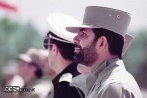 نقش «هاشمی» در پخش اعلامیههای امام (ره) نقش شهید «هاشمی» در پخش اعلامیههای امام خمینی (ره) در پادگانهای ارتش