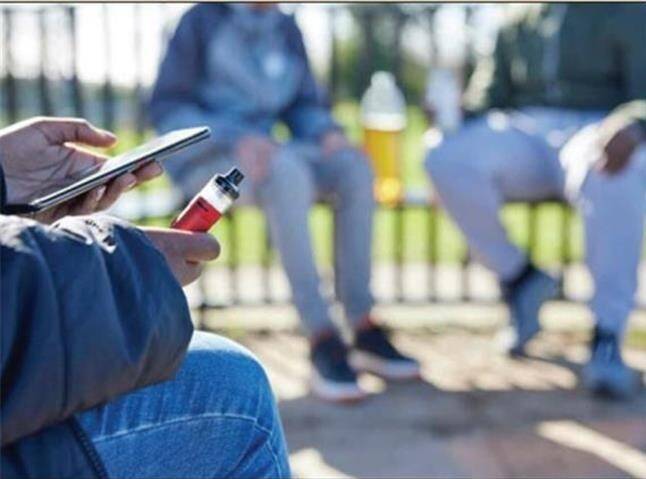 سیگار و ویپ در کوله پشتی دانشآموزان