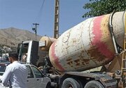 برخورد میکسر با ۳ خودرو و یک ساختمان در سعادت‌آباد