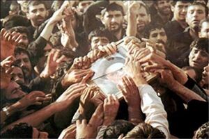 او امام مردم بود