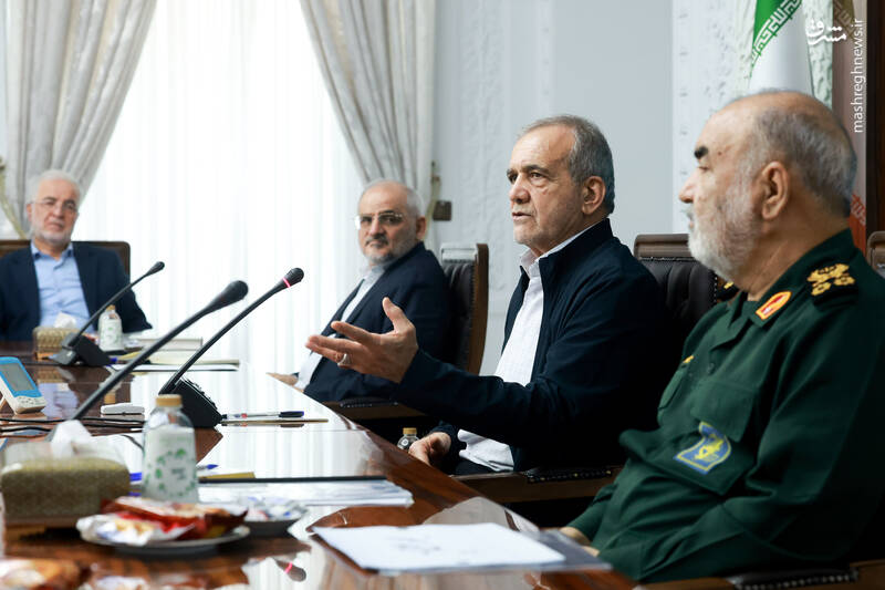 عکس/ حضور پزشکیان در جلسه بررسی الگوی مدیریت محله محور