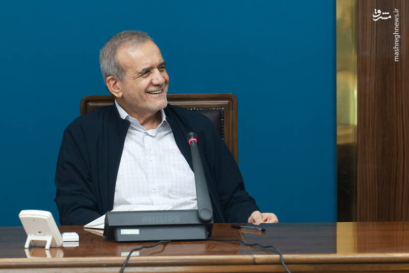 عکس/ حضور پزشکیان در جلسه بررسی الگوی مدیریت محله محور