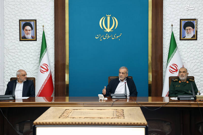 عکس/ حضور پزشکیان در جلسه بررسی الگوی مدیریت محله محور