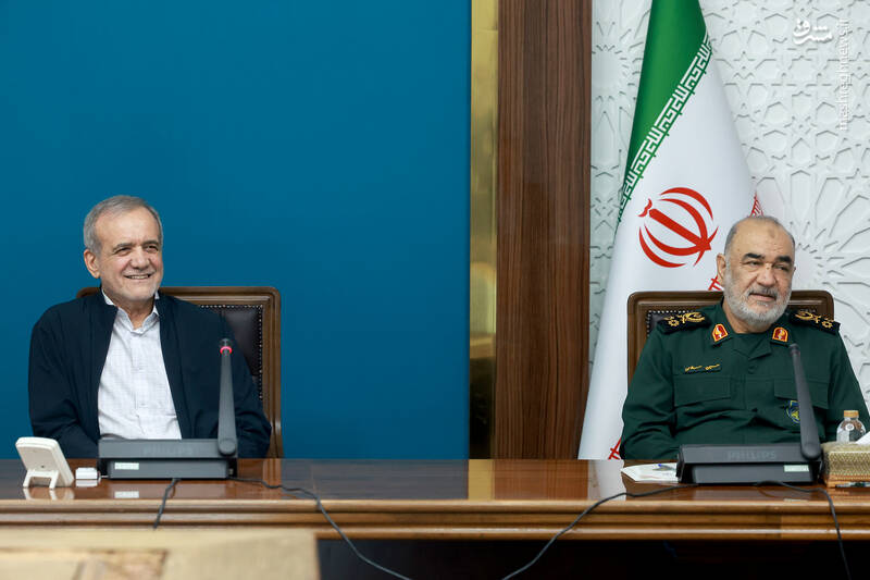 عکس/ حضور پزشکیان در جلسه بررسی الگوی مدیریت محله محور