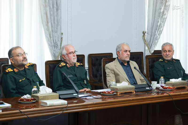 عکس/ حضور پزشکیان در جلسه بررسی الگوی مدیریت محله محور