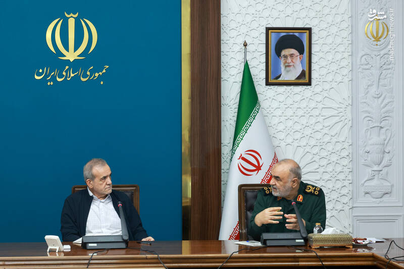 عکس/ حضور پزشکیان در جلسه بررسی الگوی مدیریت محله محور