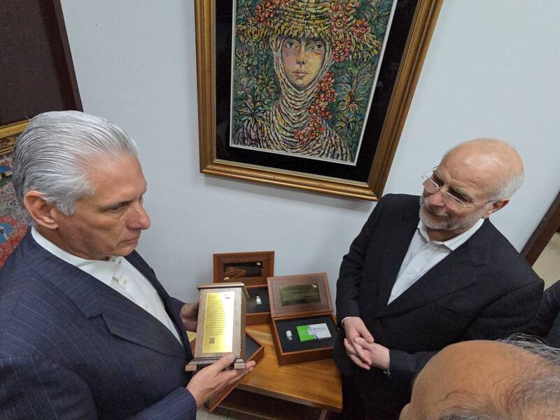 اهدای ۴ کیت دارویی هستهای ایرانی به رئیس جمهور کوبا توسط قالیباف