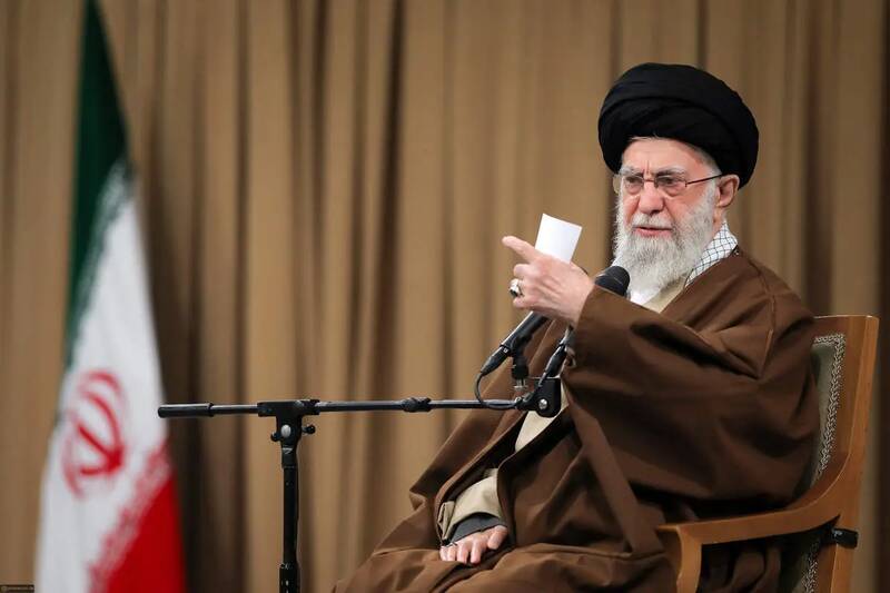 ايران،برنامه،رهبر،انقلاب،پايگاه،تأكيد،آمريكا،اورانيوم،قادر،ا ...