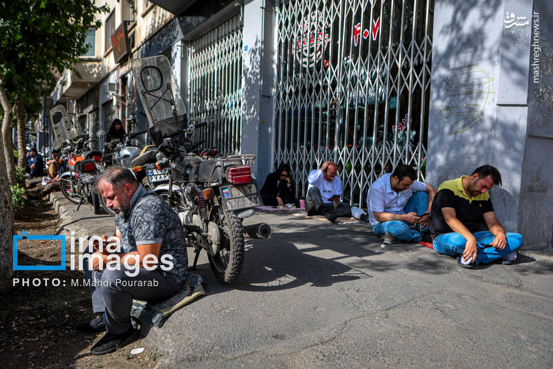 عکس/ قرائت دعای «عرفه» در حسینیه صنف «لباس فروشان»