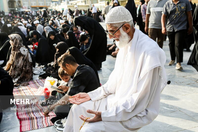 قرآئت دعای عرفه در حرم حضرت معصومه(س)