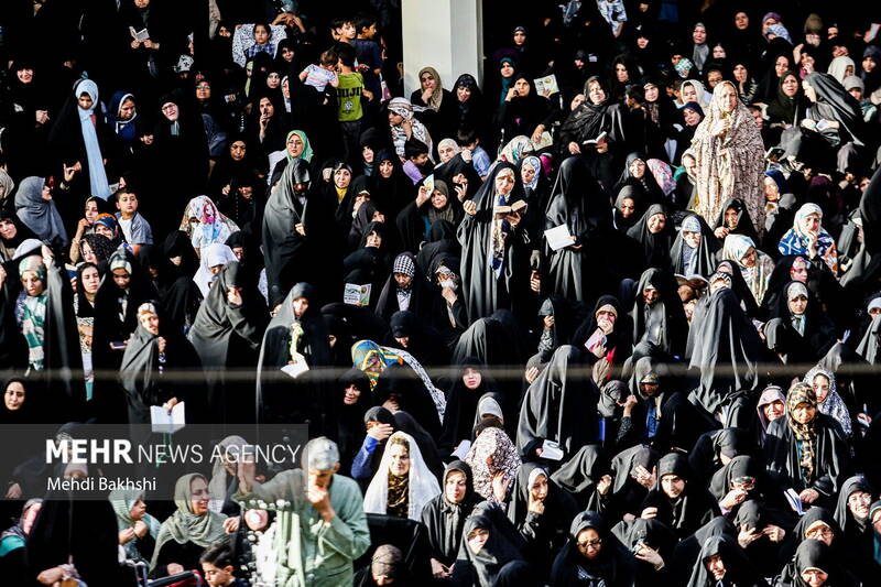 قرآئت دعای عرفه در حرم حضرت معصومه(س)