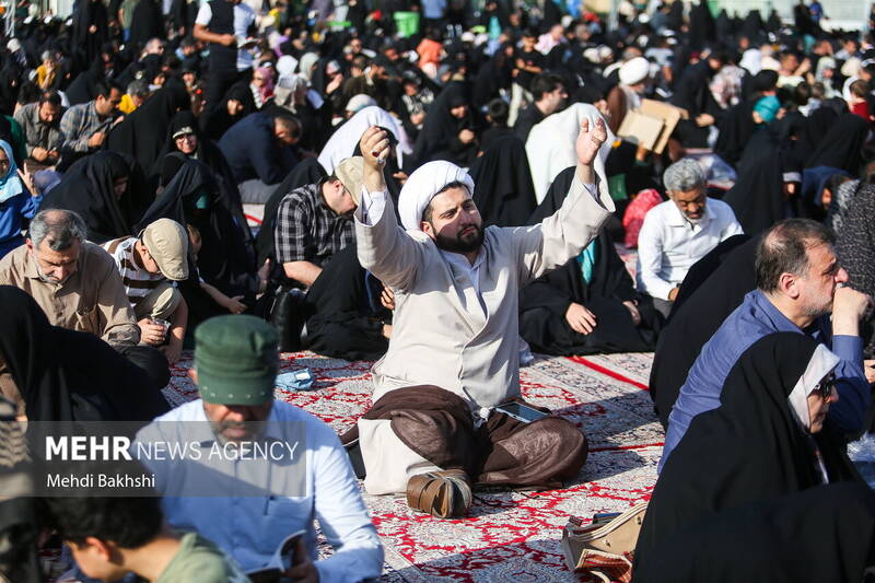 قرآئت دعای عرفه در حرم حضرت معصومه(س)