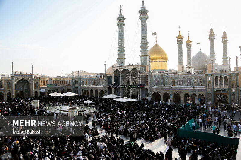 قرآئت دعای عرفه در حرم حضرت معصومه(س)