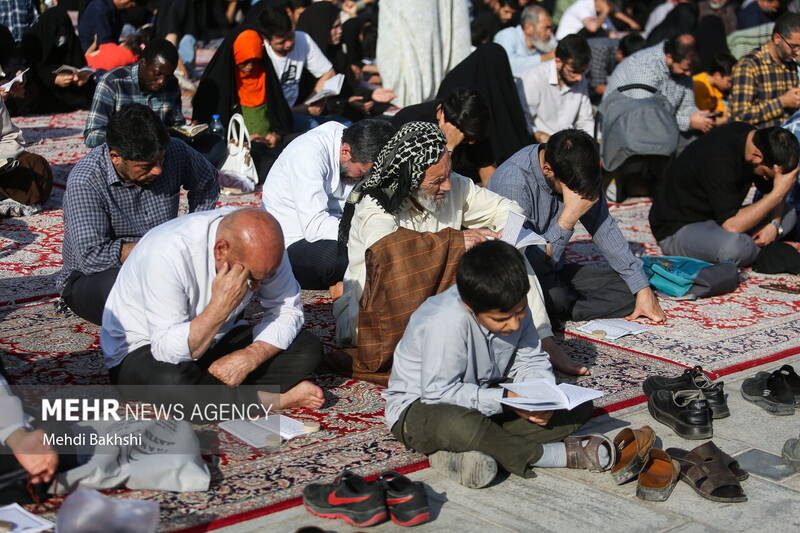 قرآئت دعای عرفه در حرم حضرت معصومه(س)